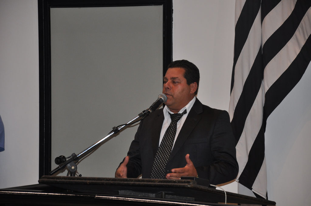 Gil do Gás quer restringir horário de funcionamento de loja de conveniência
