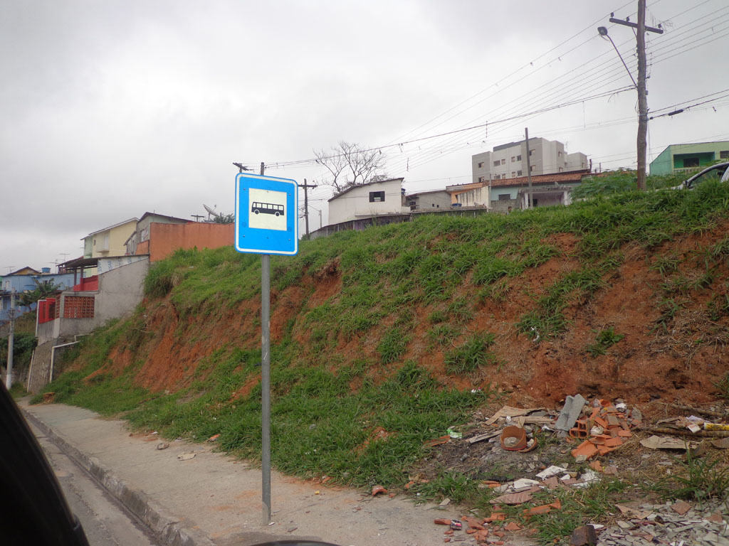 Jardim Real recebe sinalização nas paradas de ônibus