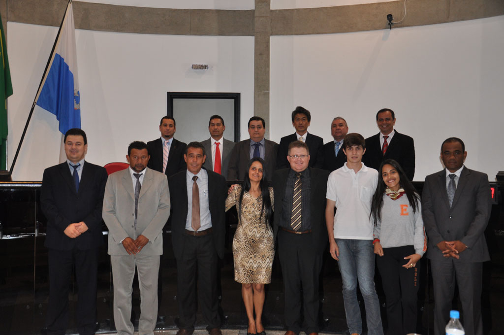 Vereadores homenageiam professora da Escola Esli