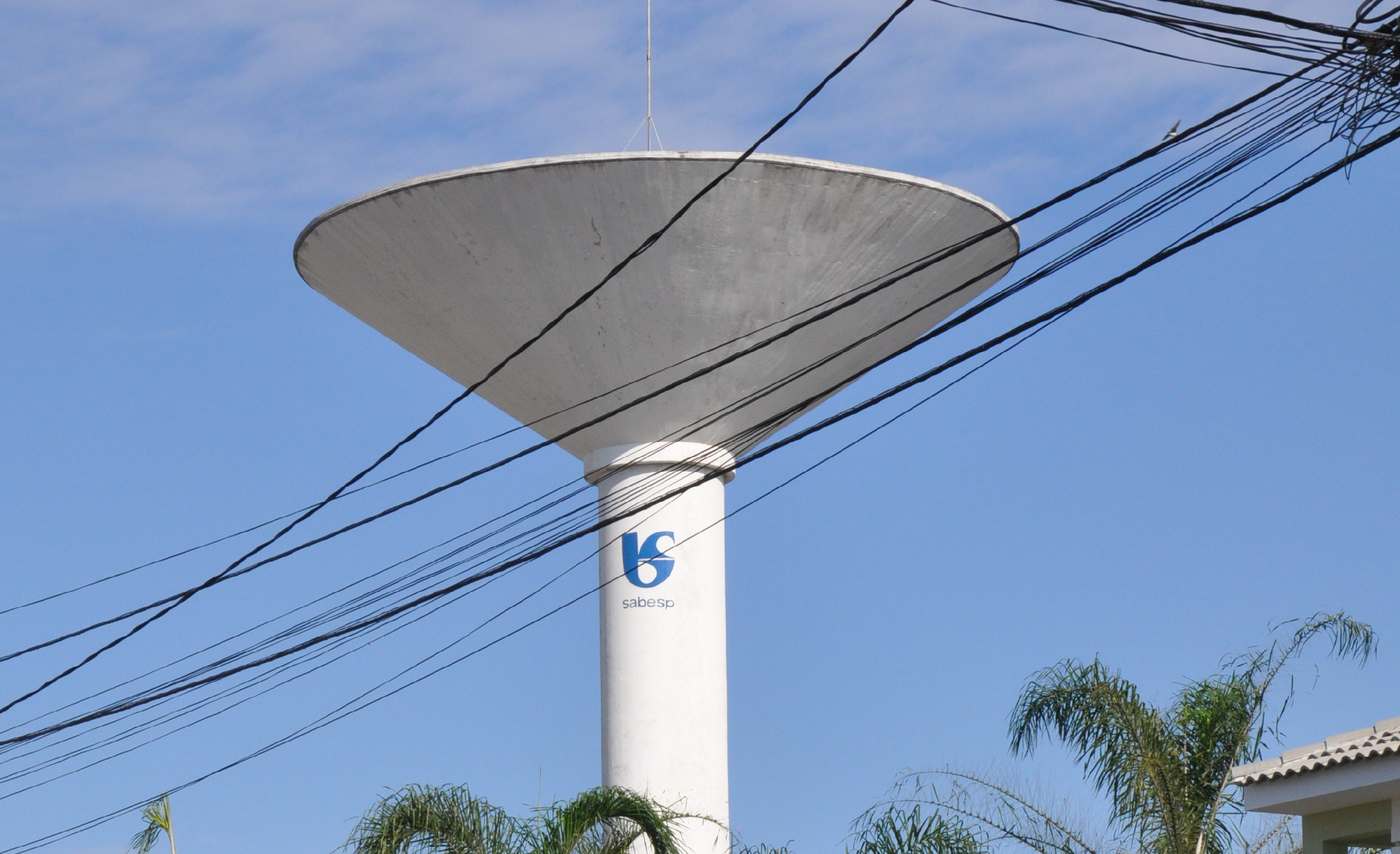 Sabesp atrasa obra e vereador cobra
