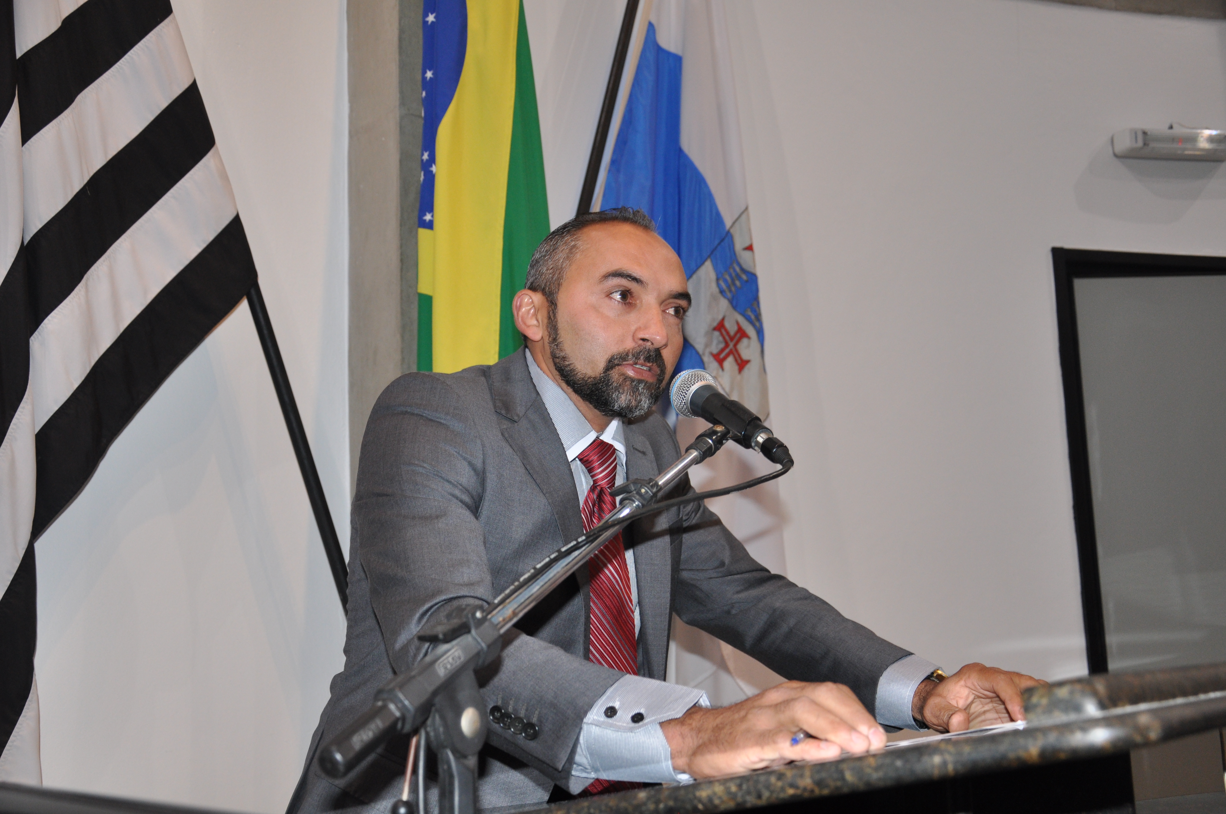 CCR Nova Dutra nega construção de passarela