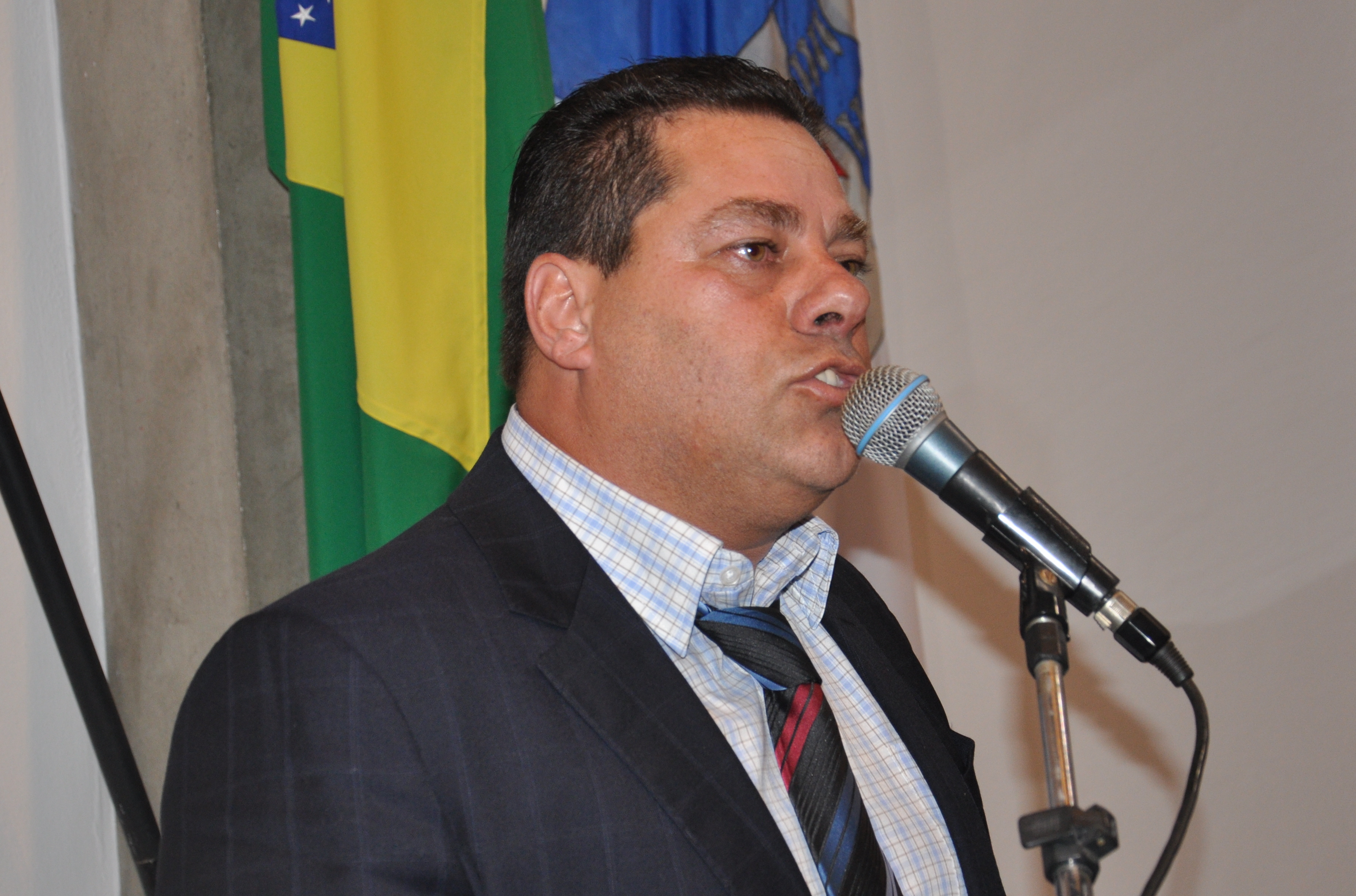 Gil do Gás pede extensão de linha até cemitério do Barreto