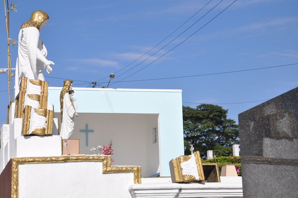 Cemitérios devem receber 8 mil visitantes no domingo
