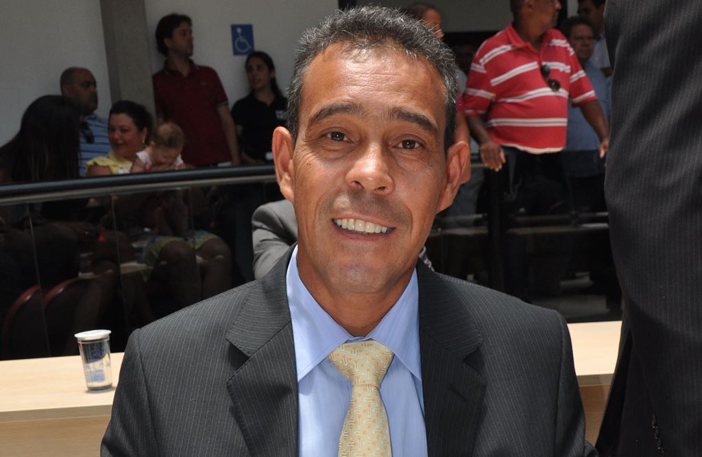 Prefeitura garante instalação de lixeira coletiva na rua Serra do Mar