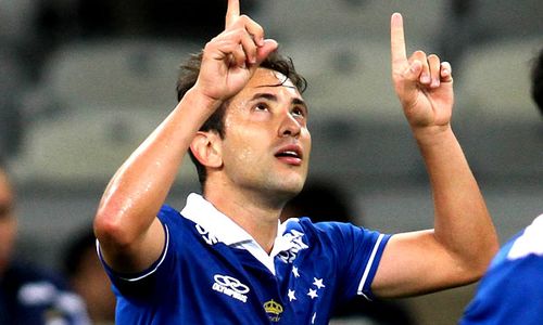 Jogador Everton Ribeiro receberá diploma de honra ao mérito