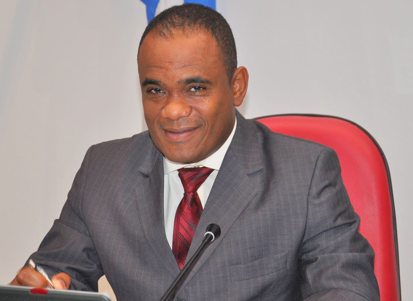 Gabriel propõe criação de bônus a servidores públicos municipais