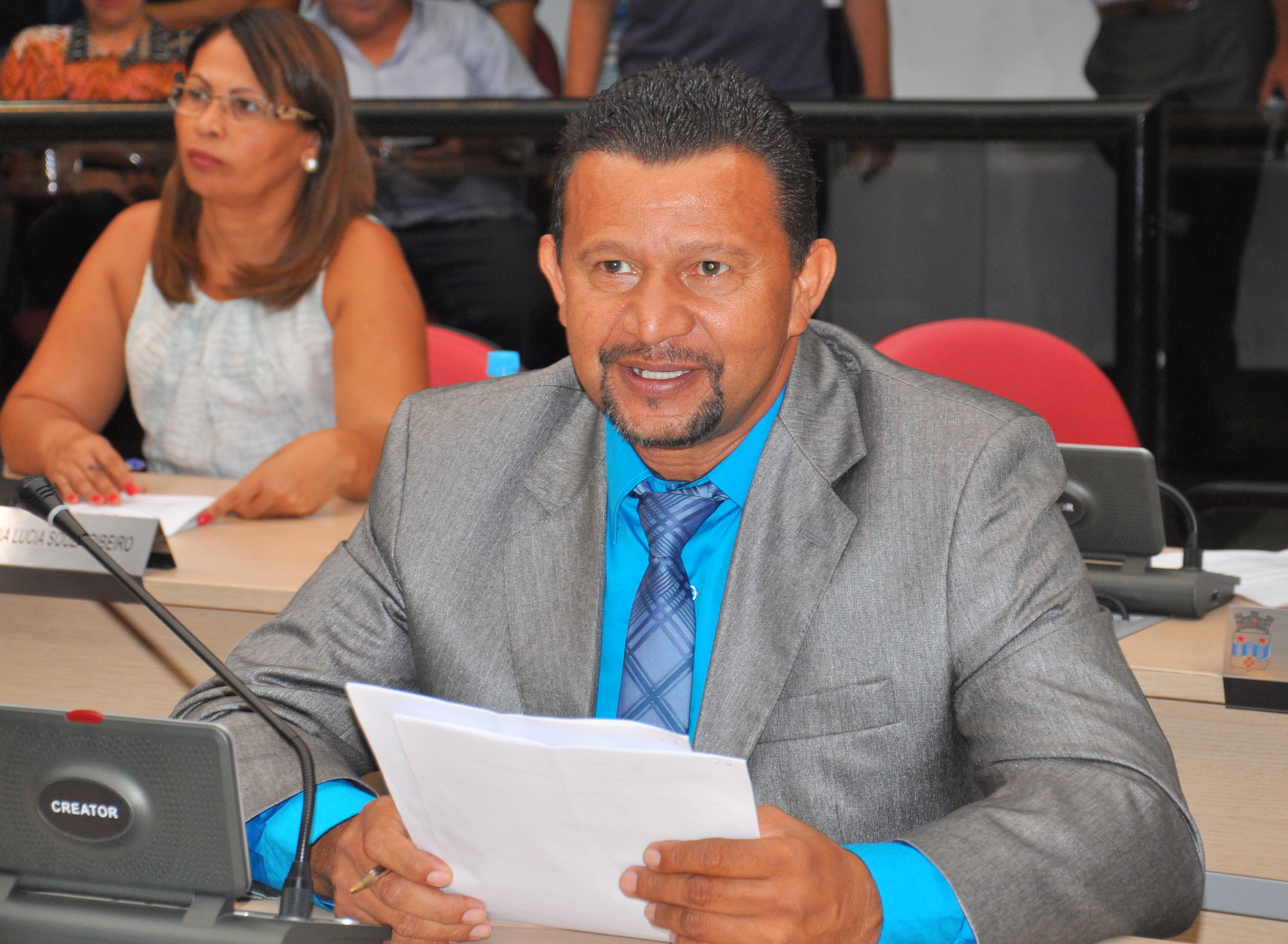 Jussival solicita substituição de poste no Jardim Real