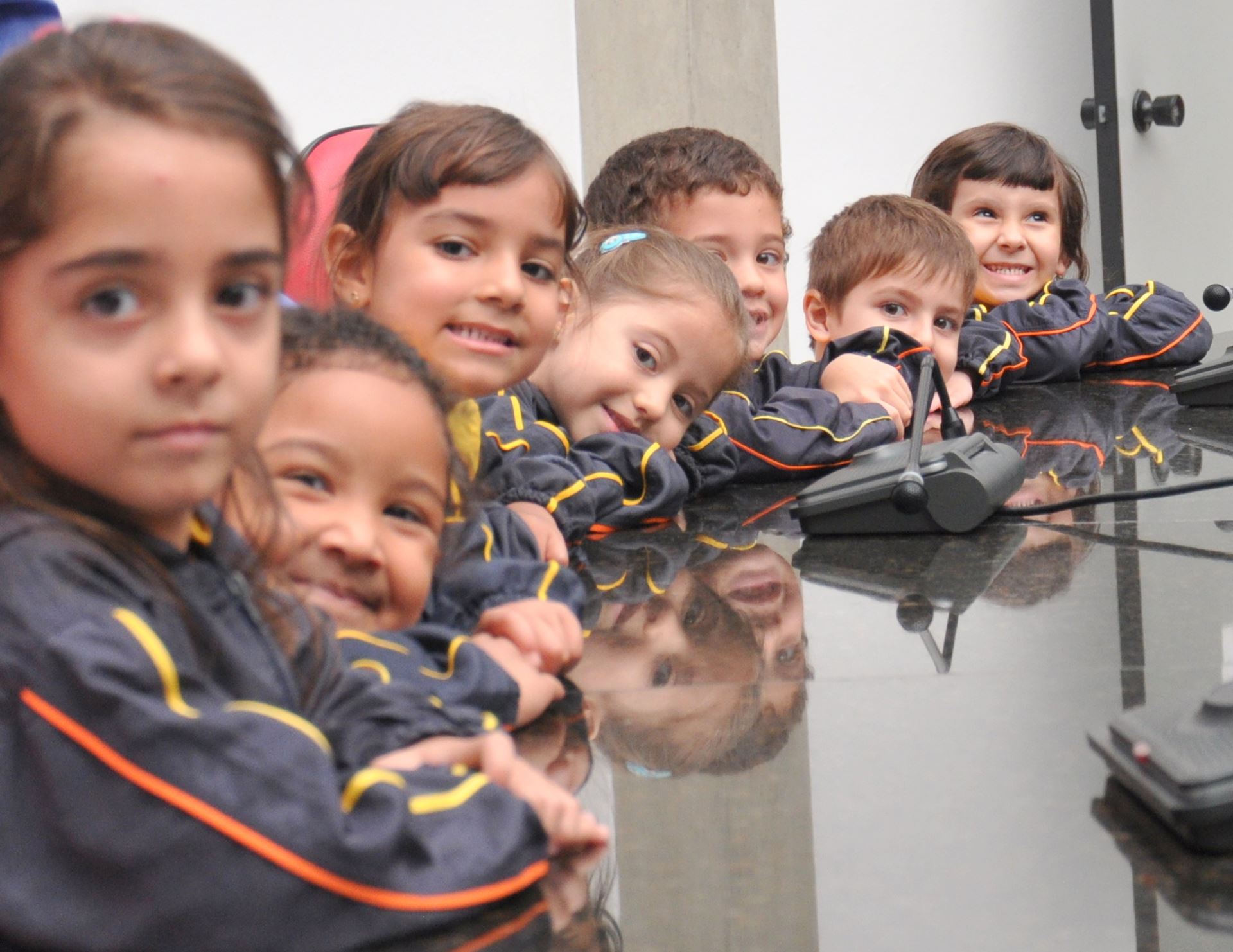Alunos (as) da escola Little Star visitam Câmara de Arujá