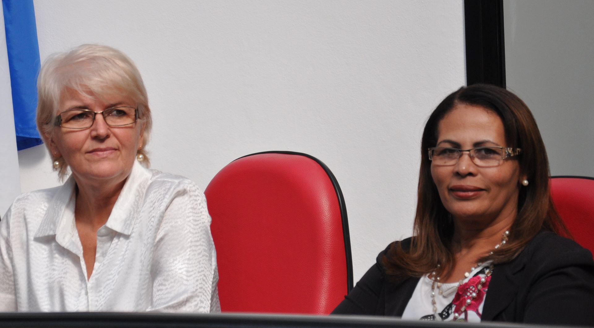 Vereadores participam de reunião para elaboração de plano de Educação