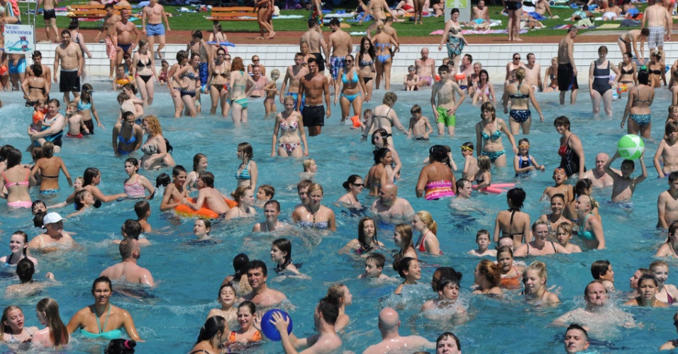 Projeto de Abelzinho obriga permanência de salva-vidas em piscinas de uso coletivo