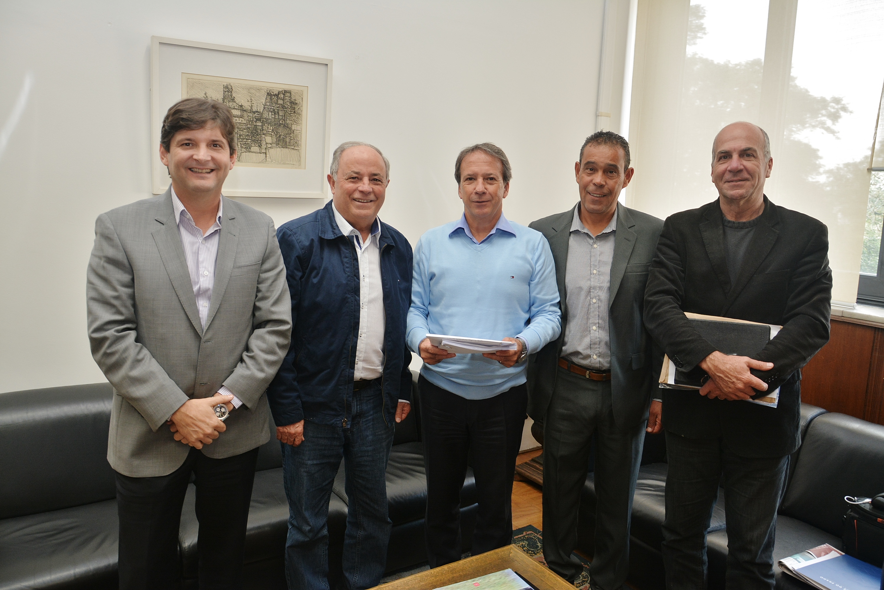 Mano's acompanha Abel Larini em audiência à Casa Civil e solicita verba para construção de campo no Rodrigo Barreto