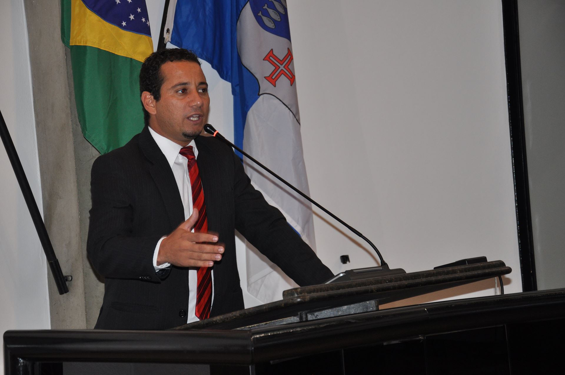 Caroba solicita cobertura de academia ao ar livre no Jardim Real
