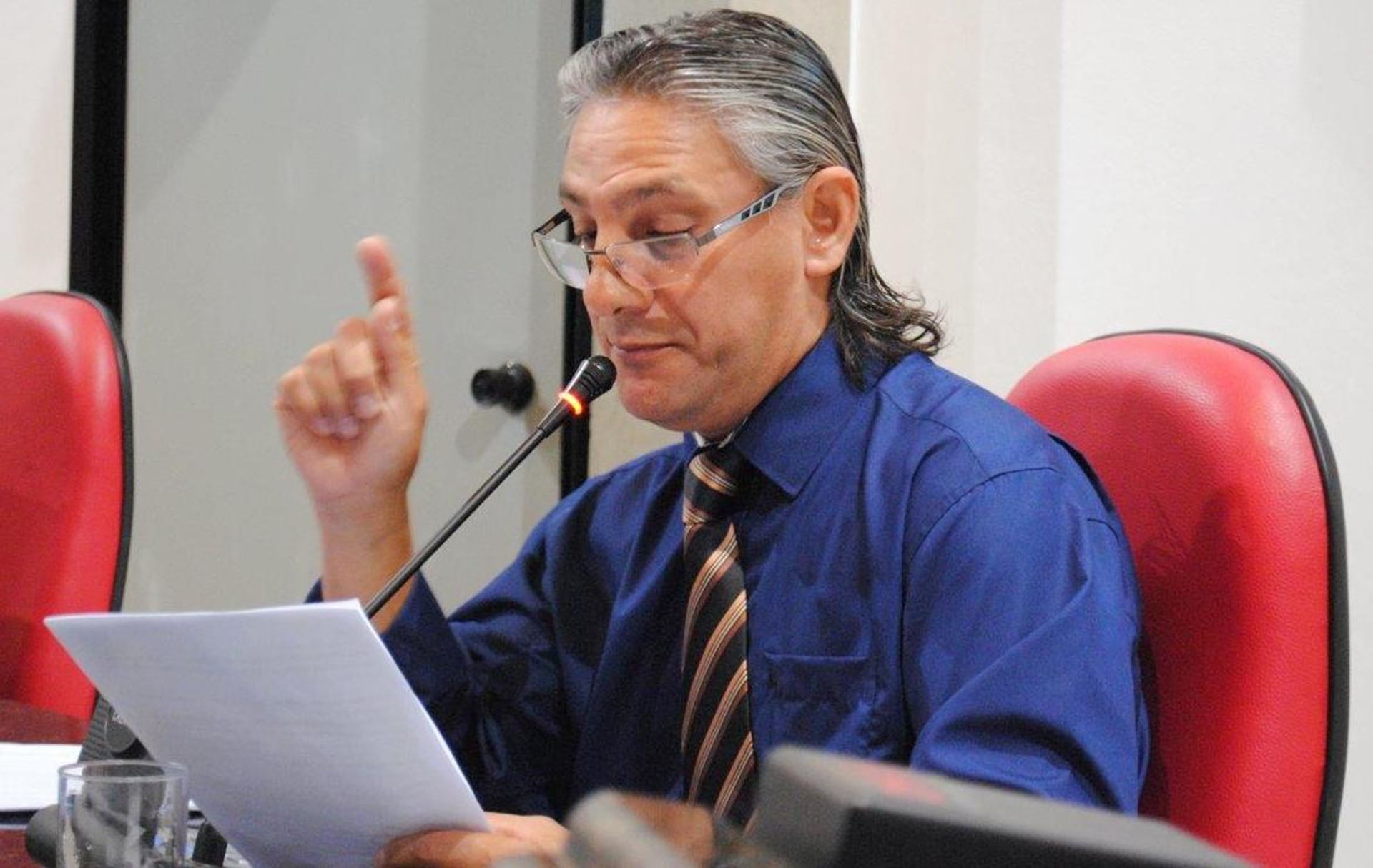 Com plenário cheio, Cocera Cabelo anuncia saída do PR