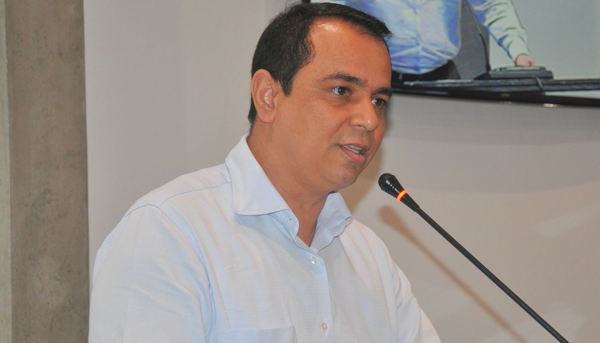 Dr. Wilson questiona responsabilidade pela manutenção da iluminação; Prefeitura diz ter assumido serviço