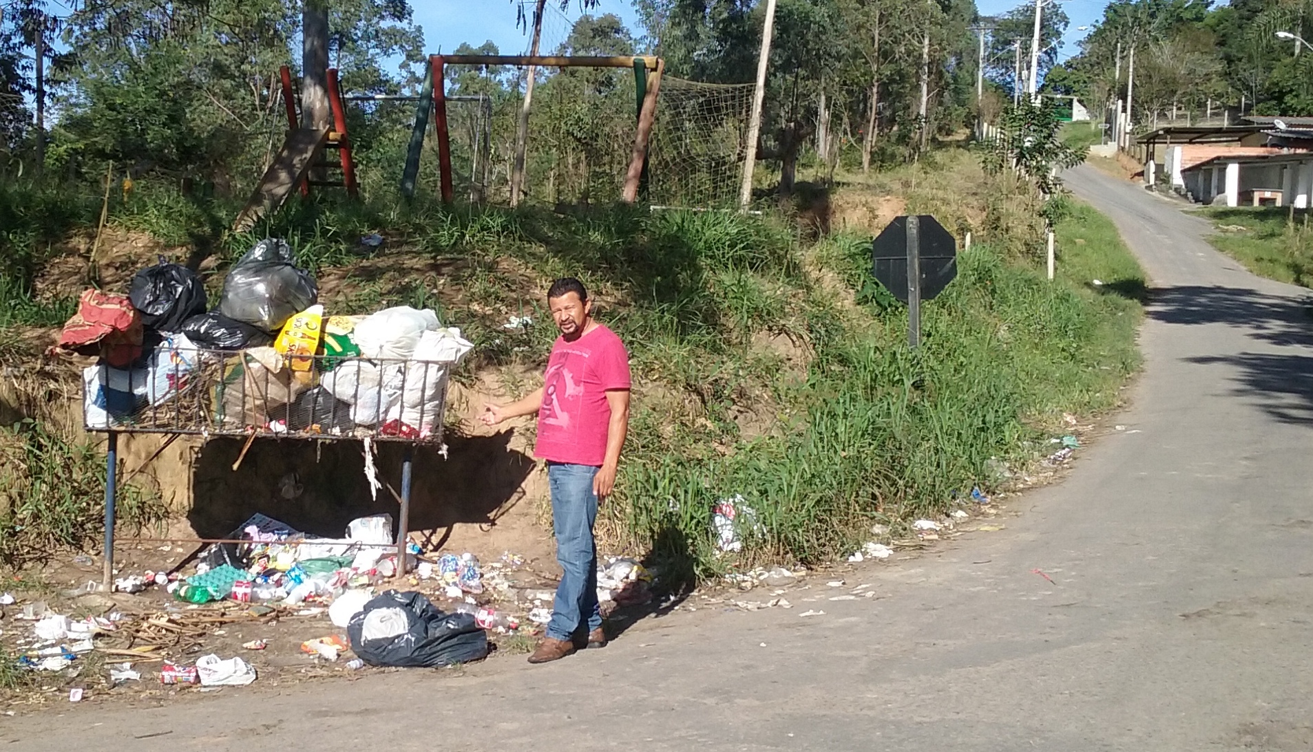 Jussival pede substituição de lixeira comunitária no São Domingos