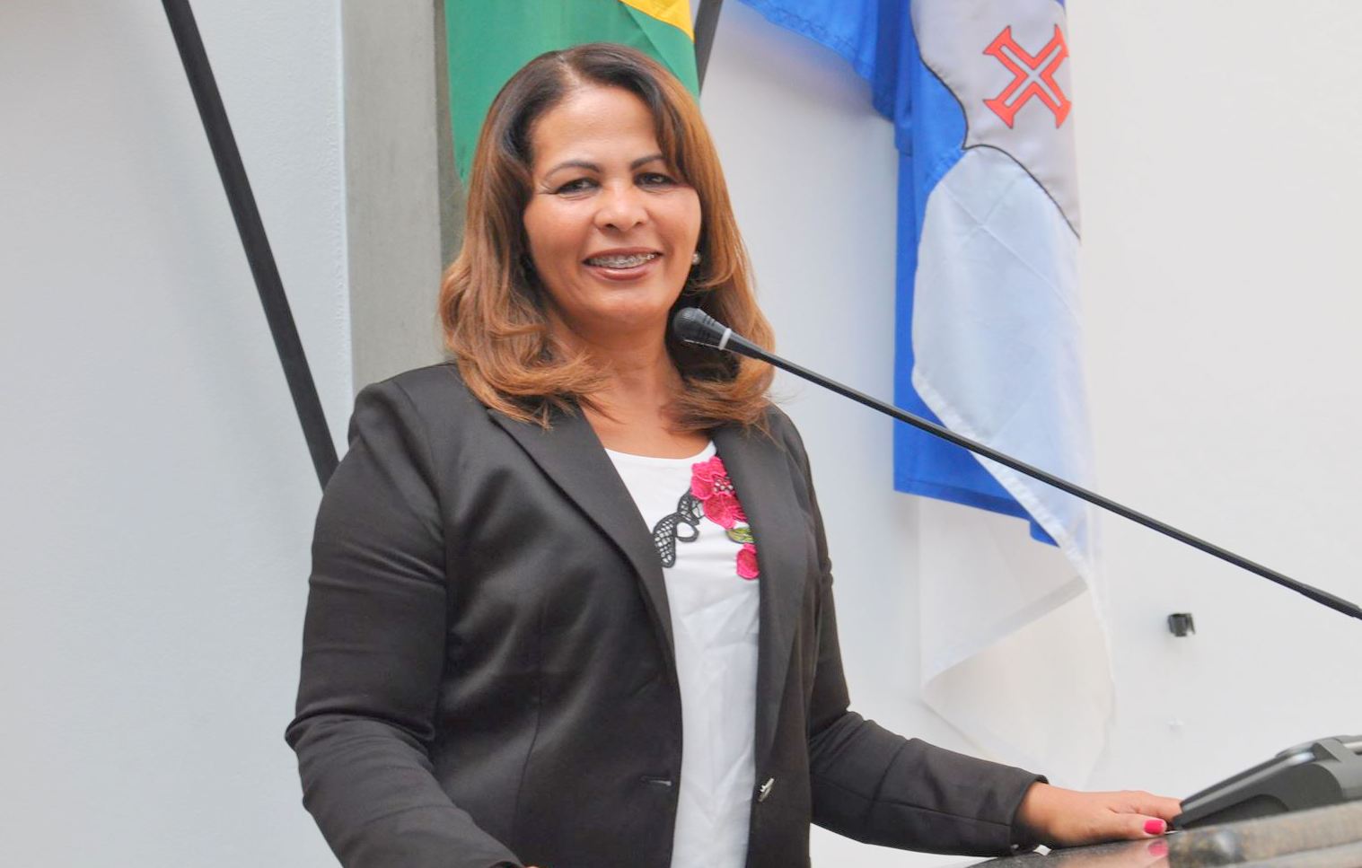 Lúcia Ribeiro solicita instalação de academia no Jacarandás e limpeza de ruas e vielas do Barreto