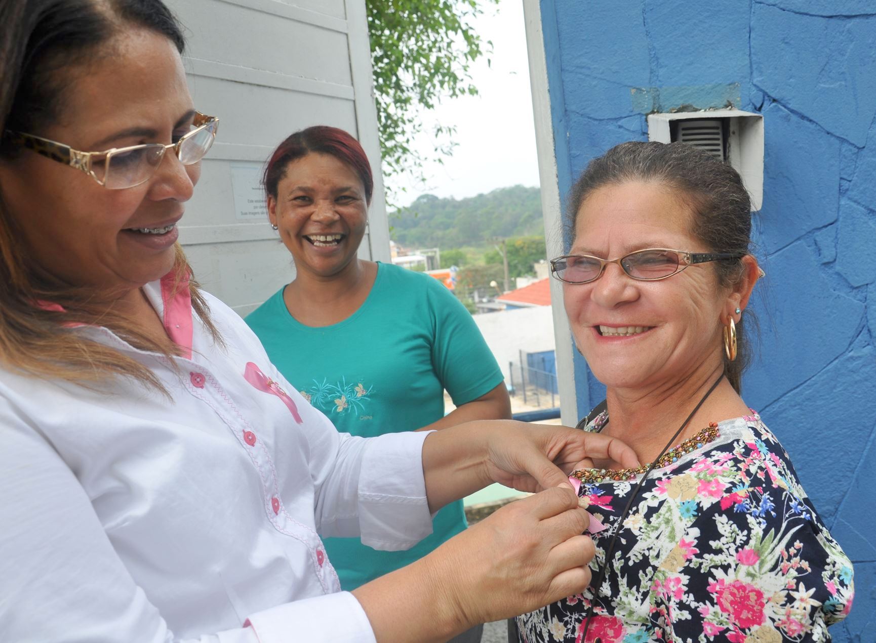 Outubro Rosa: mulheres devem procurar UBS para agenda papanicolau e mamografia
