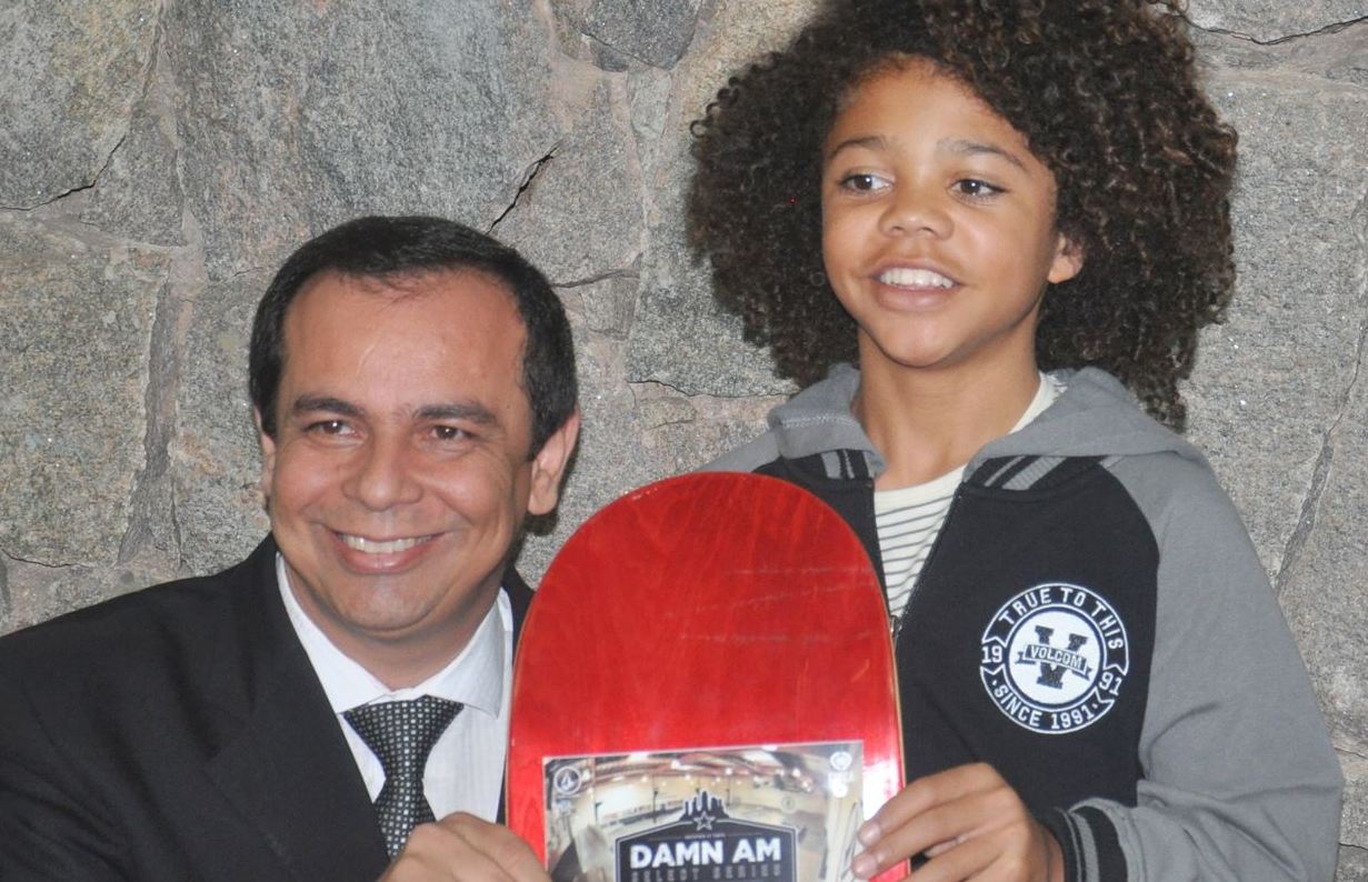 Campeão, skatista Wacson Mass é homenageado pela Câmara