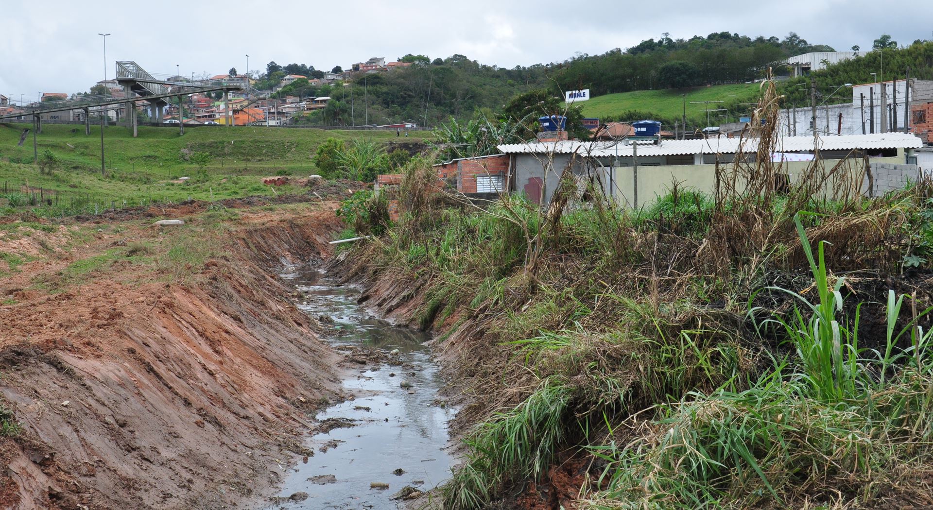 Limpeza de córrego depende de autorização de órgãos ambientais