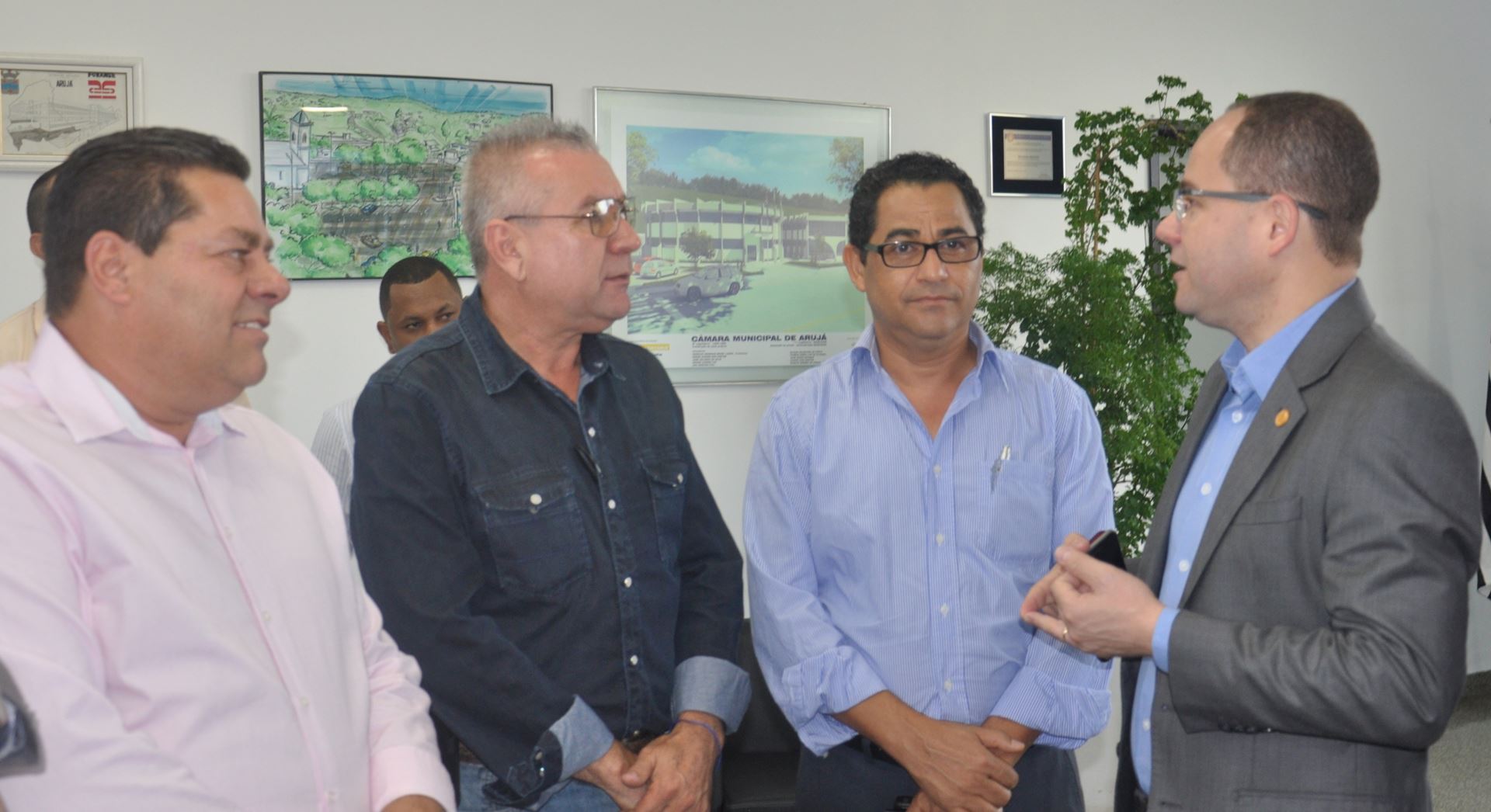 Deputado estadual Cezinha de Madureira visita Câmara