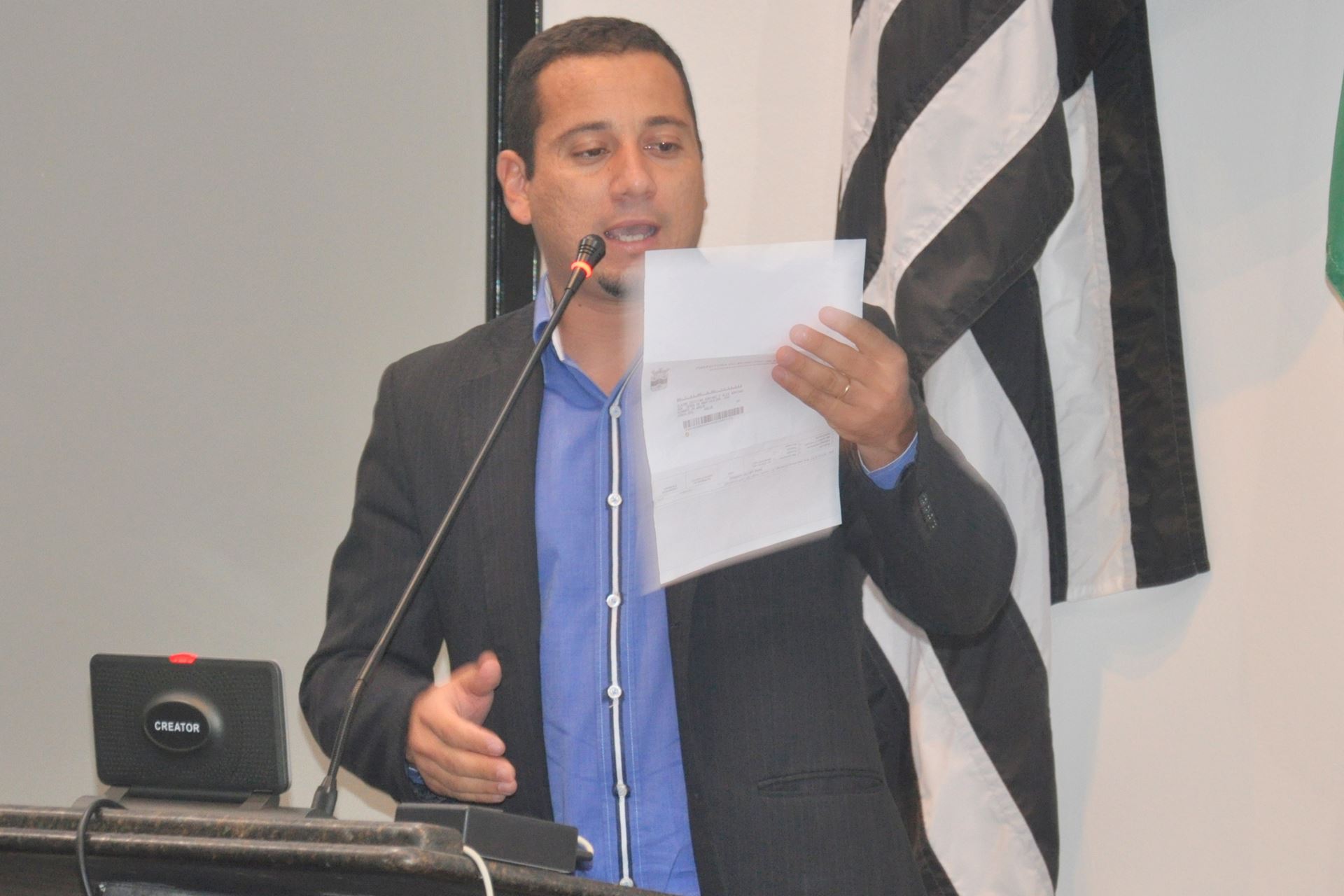 Vereadores consideram ilegal cobrança enviada pela Prefeitura e criticam setor de finanças