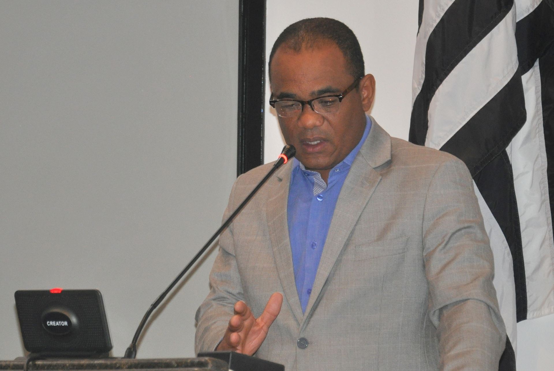 Gabriel cobra votação de projeto de regularização de edificações