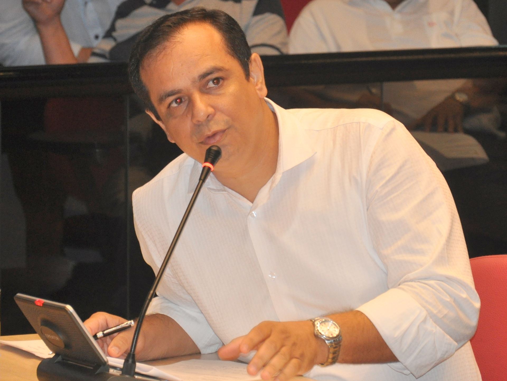 Dr. Wilson quer repasse de recursos direto para escola e gratificação por desempenho
