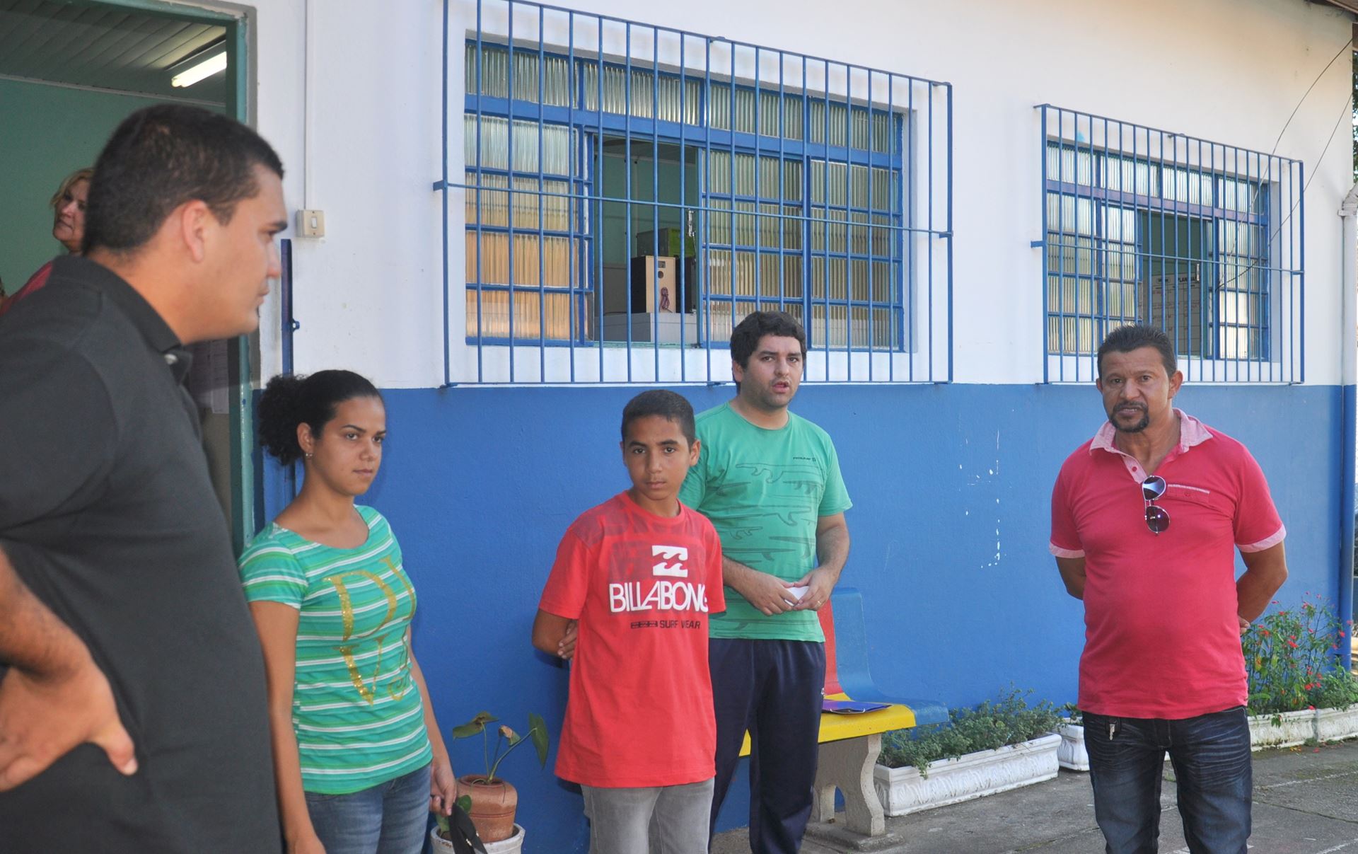 Pais pedem intervenção de Jussival para conseguir reforma da escola da Penhinha