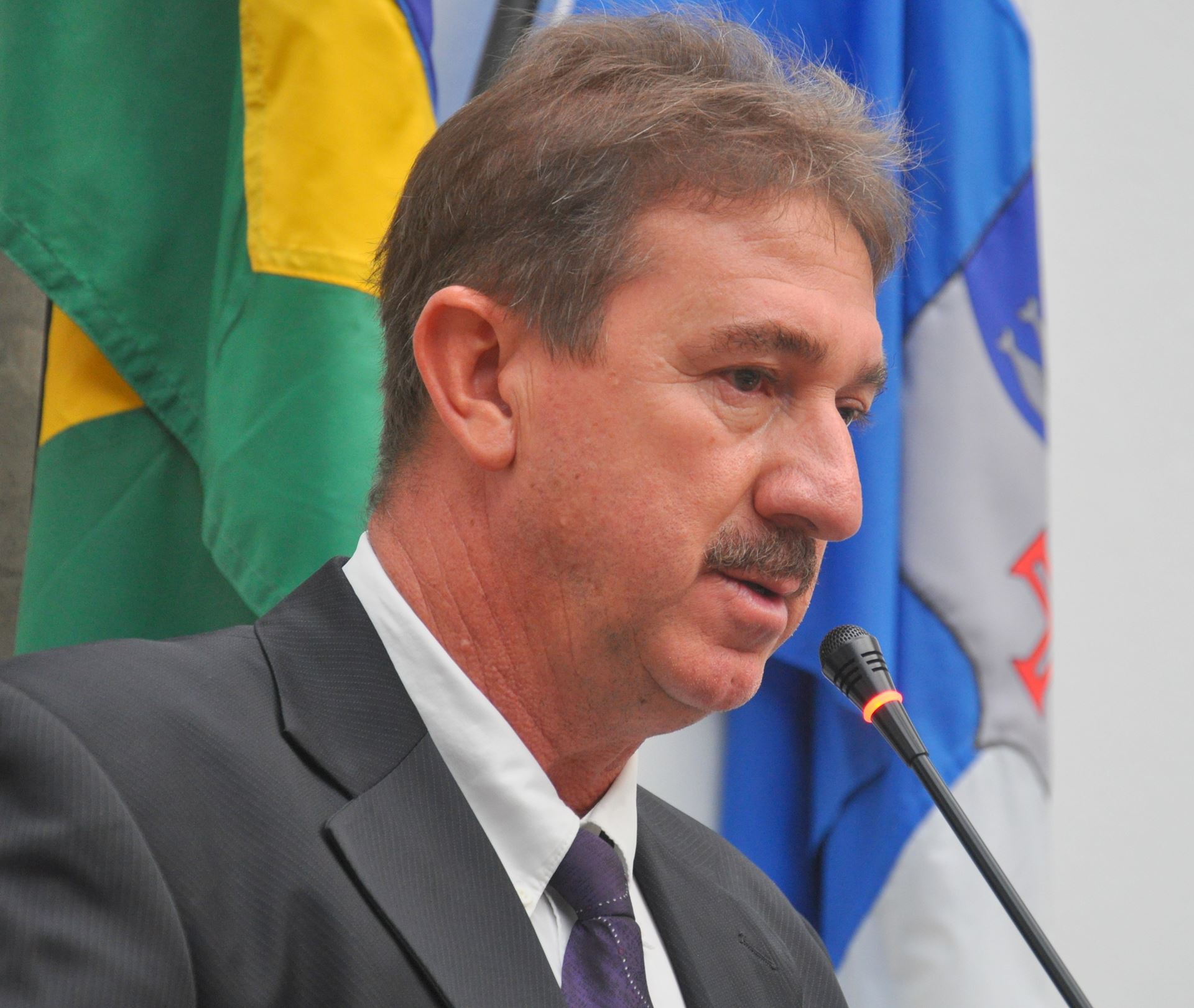Com discurso conciliador, Souzão assume sexto mandato