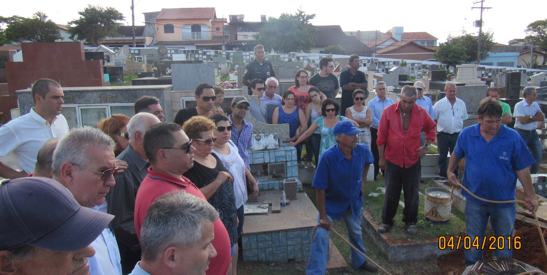 Familiares, amigos e autoridades se despedem de Benjamin Manoel, o Beijo