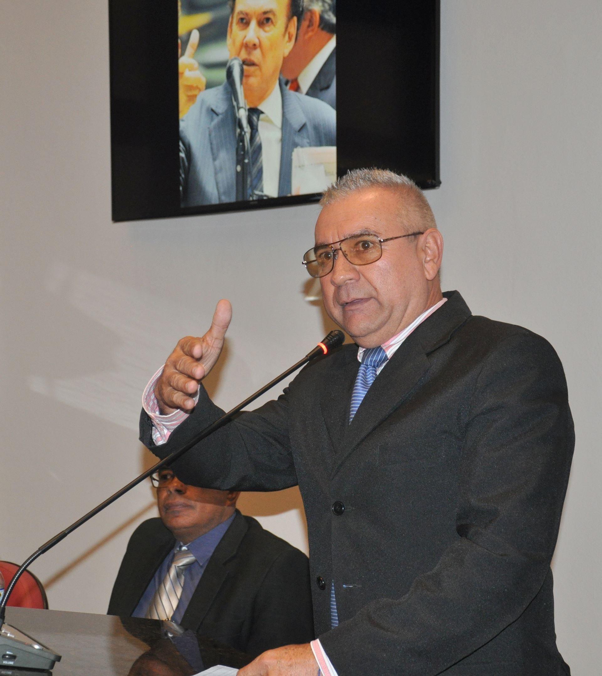 Prefeitura responde: a pedido de Reynaldinho administração providenciará poda de árvores