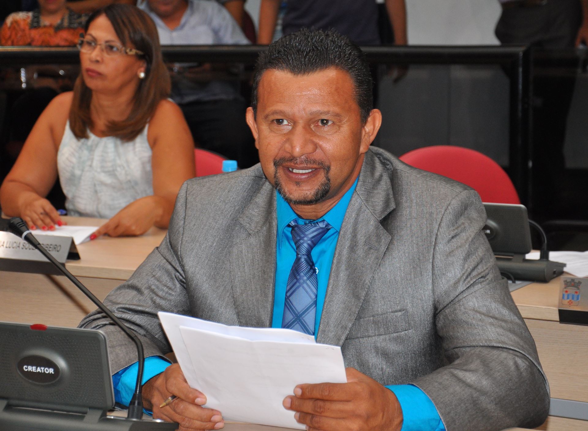 Jussival requer informações sobre a viabilidade de contratar podólogos para atendimento nas UBS's