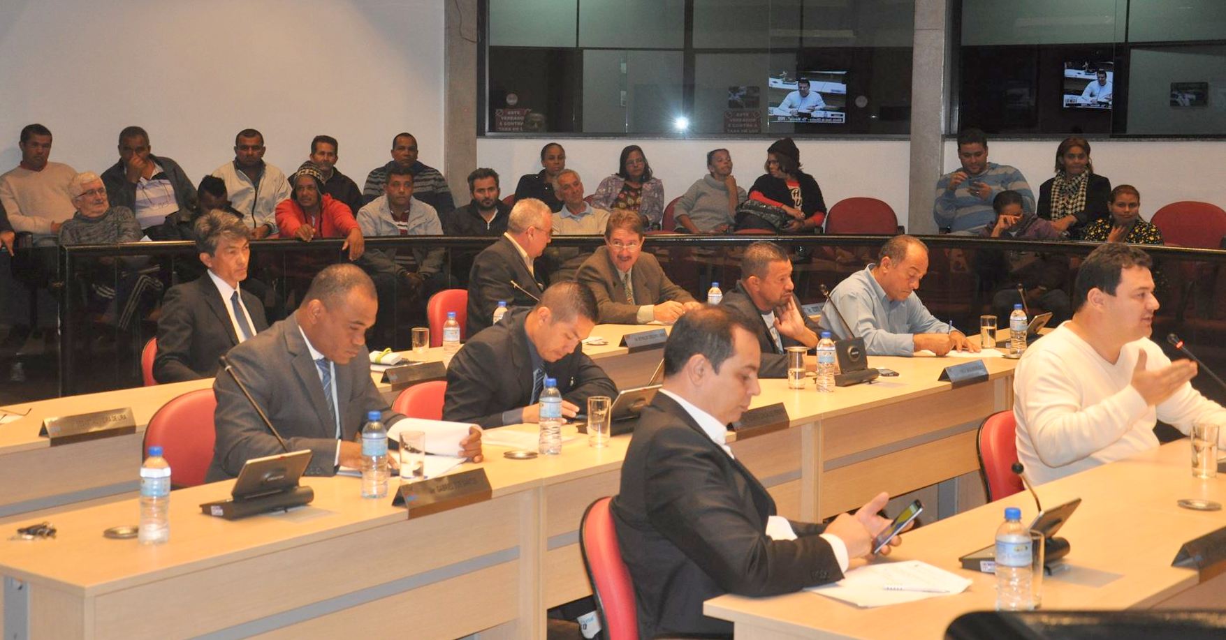 Legislativo lembra morte de Juliana Emi com 1 minuto de silêncio e moção de pesar