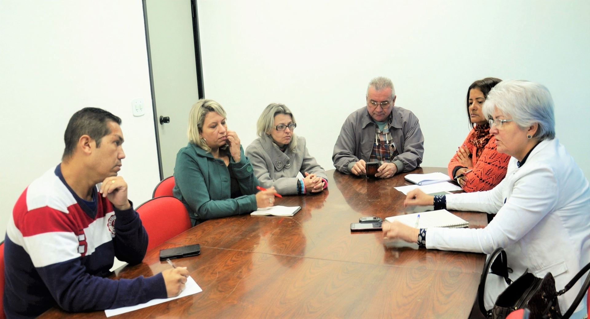 Rogério da Padaria cobra funcionamento de creche do Limoeiro
