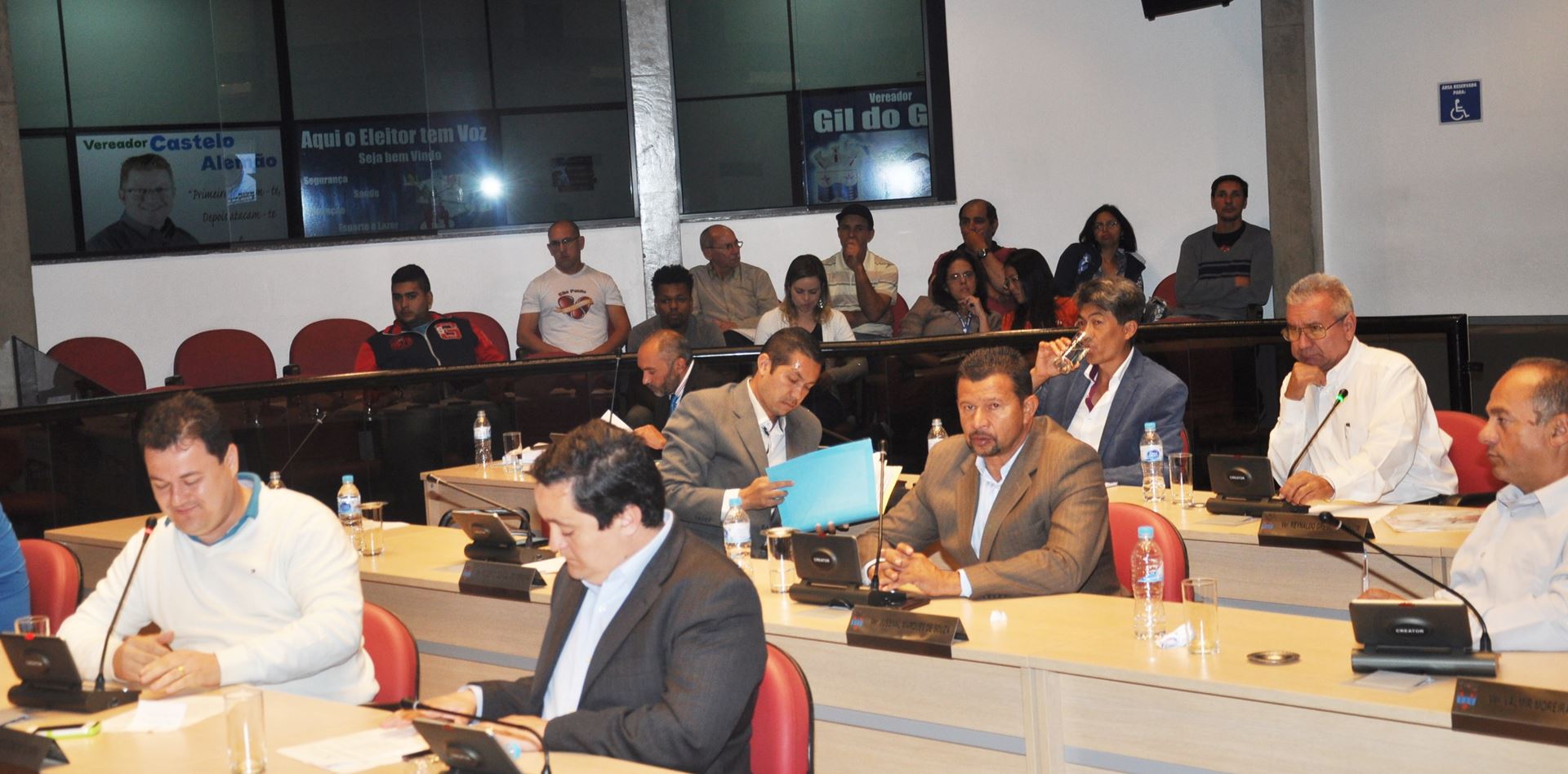 Com 12 votos, Câmara aprova contas de 2014 do prefeito Abel Larini