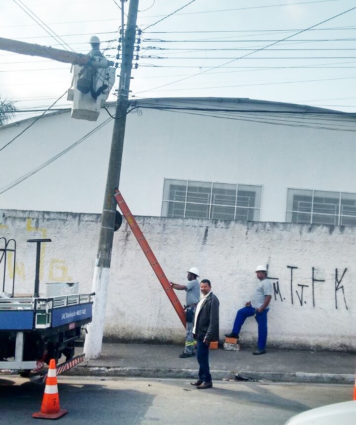 Jussival acompanha avanço da iluminação na cidade