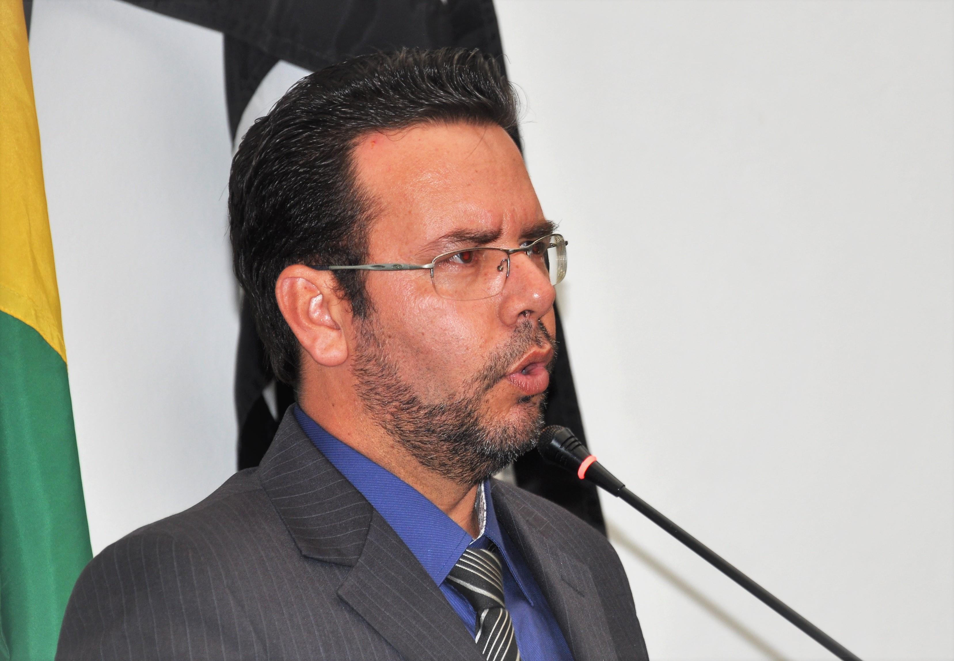 Em cerimônia prestigiada, Luiz Fernando afirma que mandato é uma "missão"
