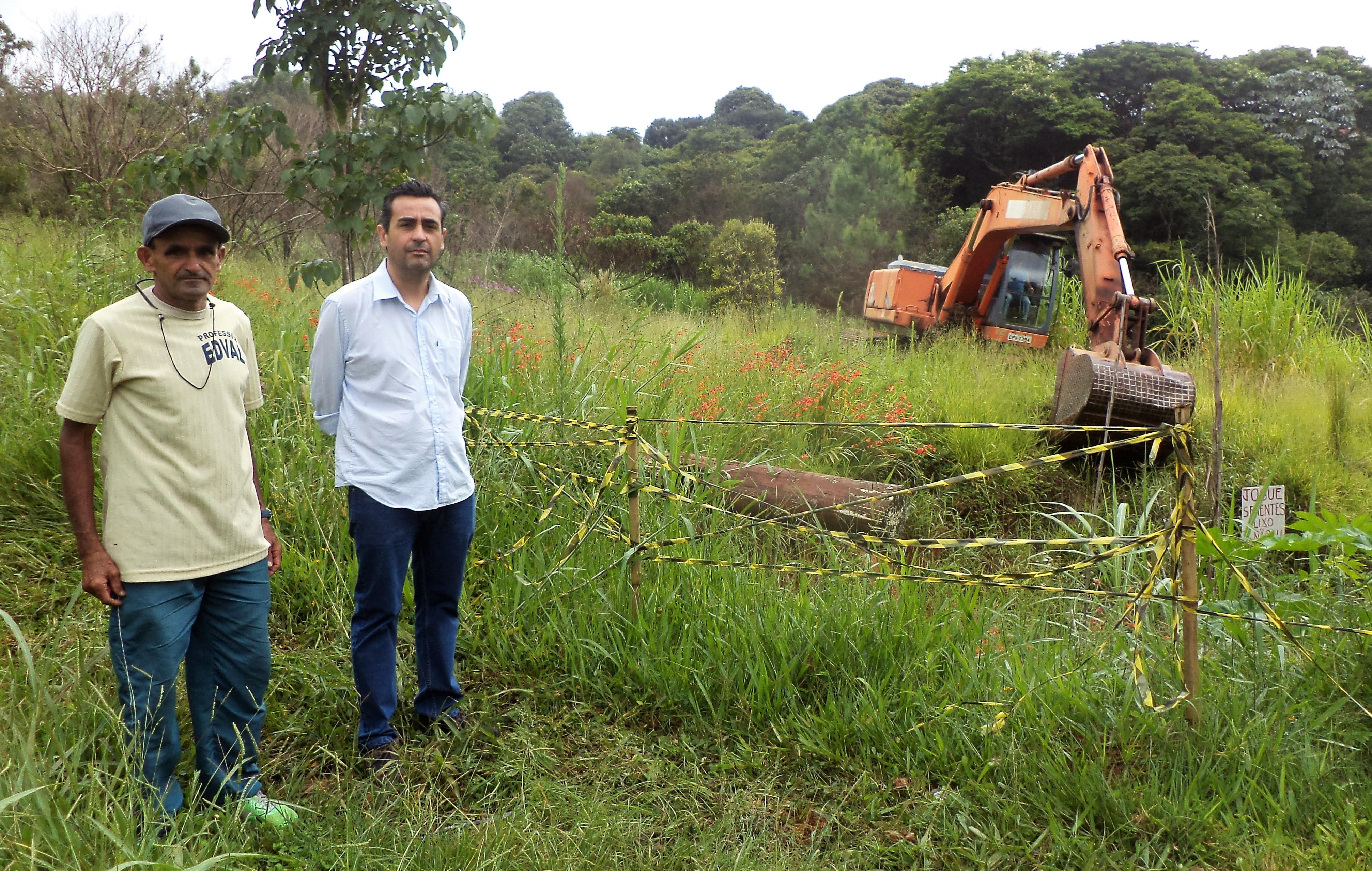 Profº Edval acompanha trabalho da Prefeitura no Jardim Fazenda Rincão