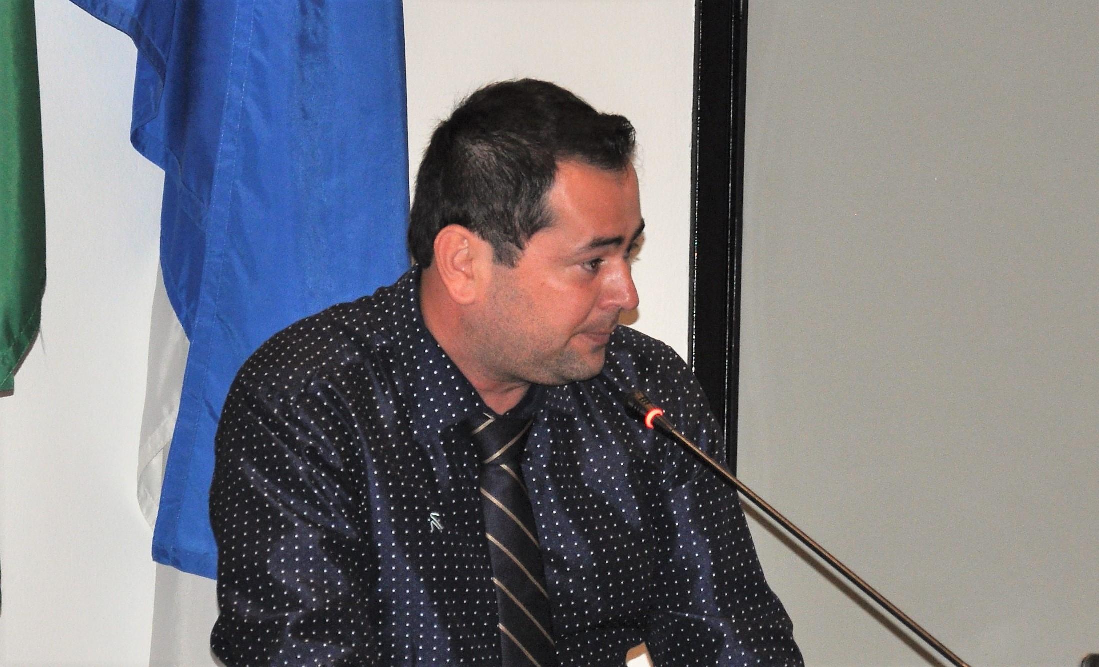 Dr. Marcelo questiona Prefeitura sobre instalação de válvulas de retenção de ar em hidrômetros
