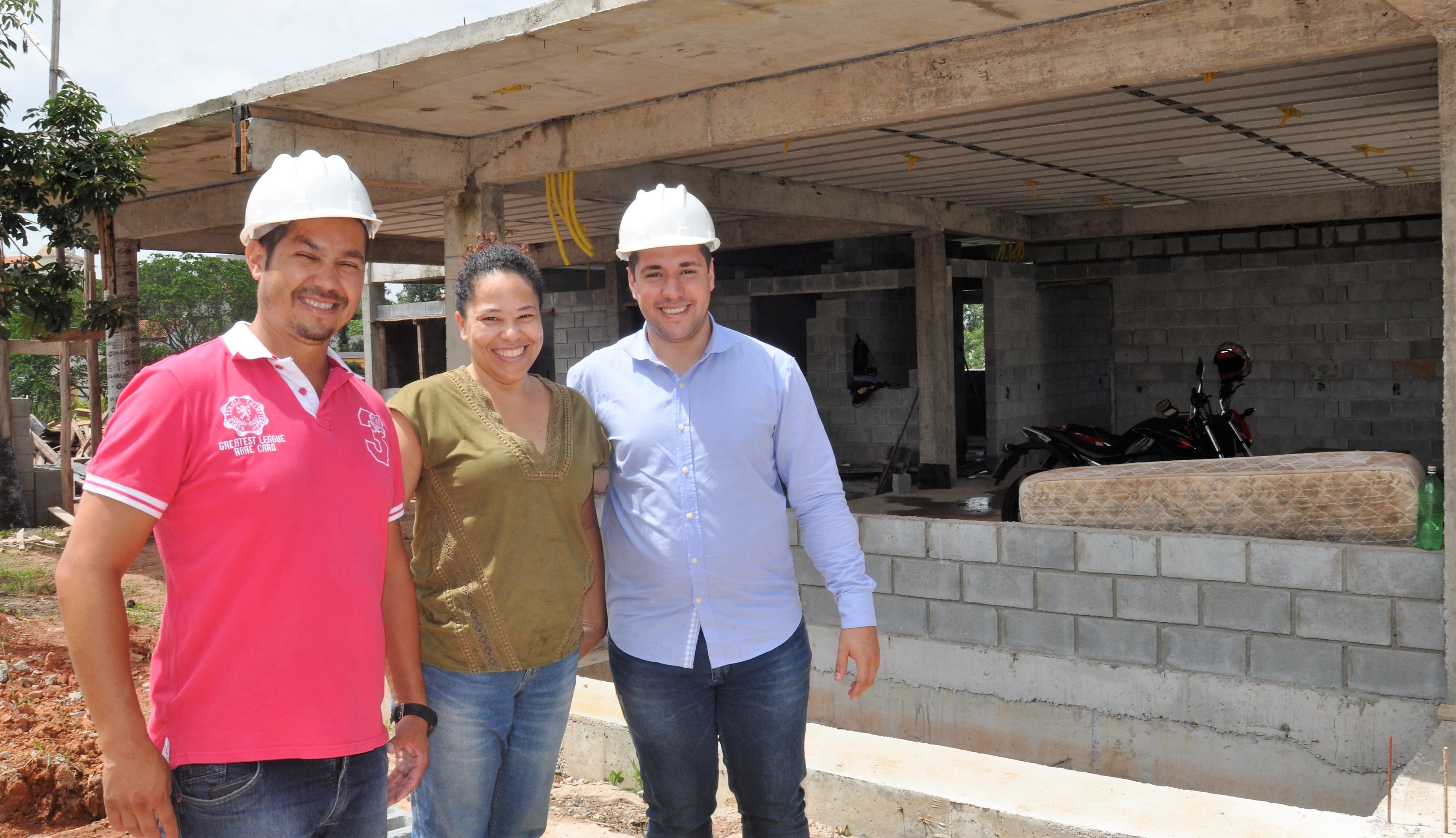 Rogério da Padaria e Rafael Laranjeira vistoriam obra da UBS do Pilar