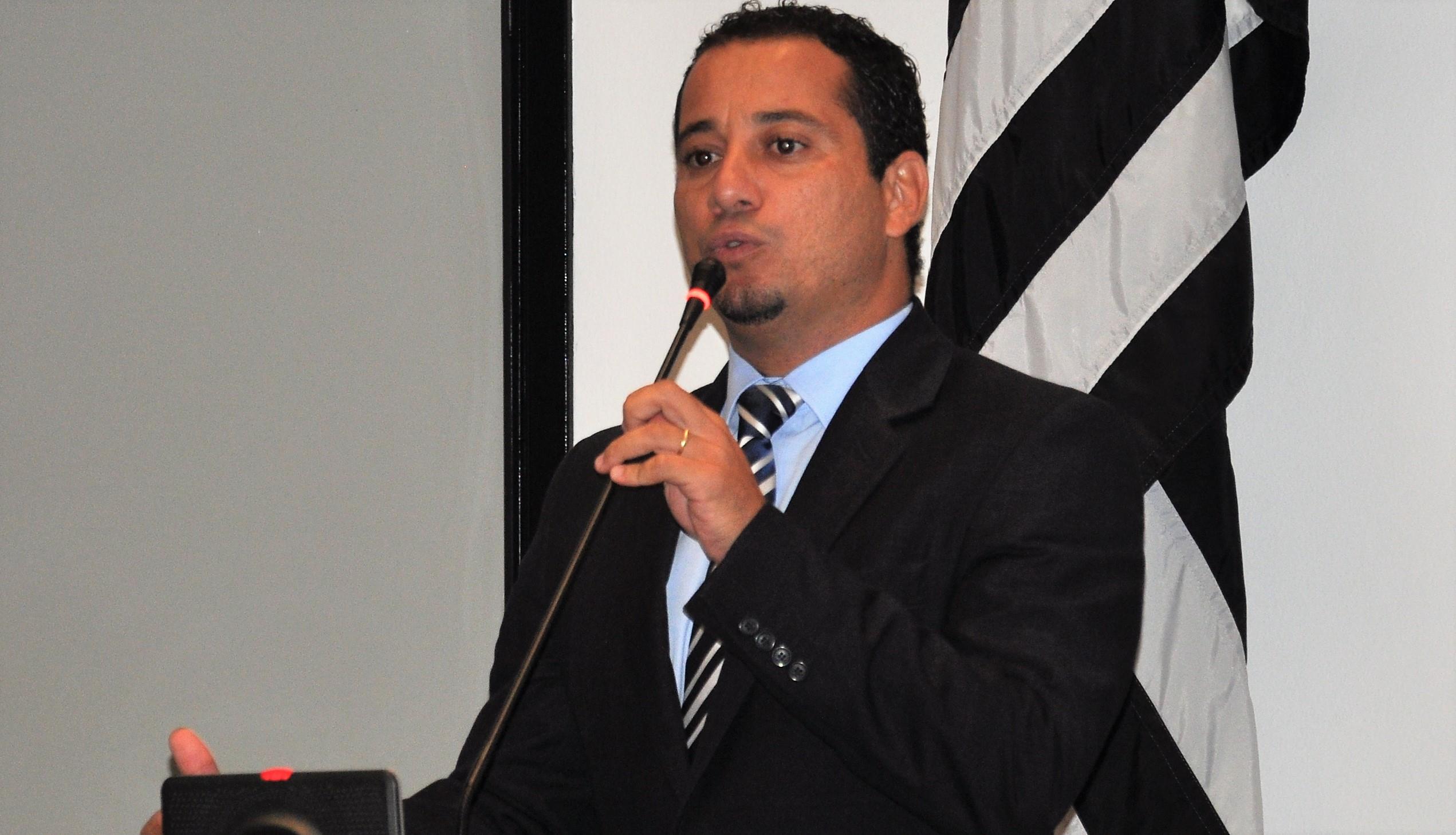 Renato Caroba discursa contra reforma da Previdência: "é um desmonte que pune o trabalhador"