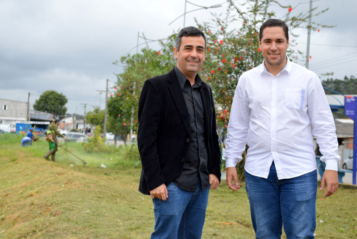 A pedido de Laranjeira, Prefeitura faz limpeza em campo do Barreto