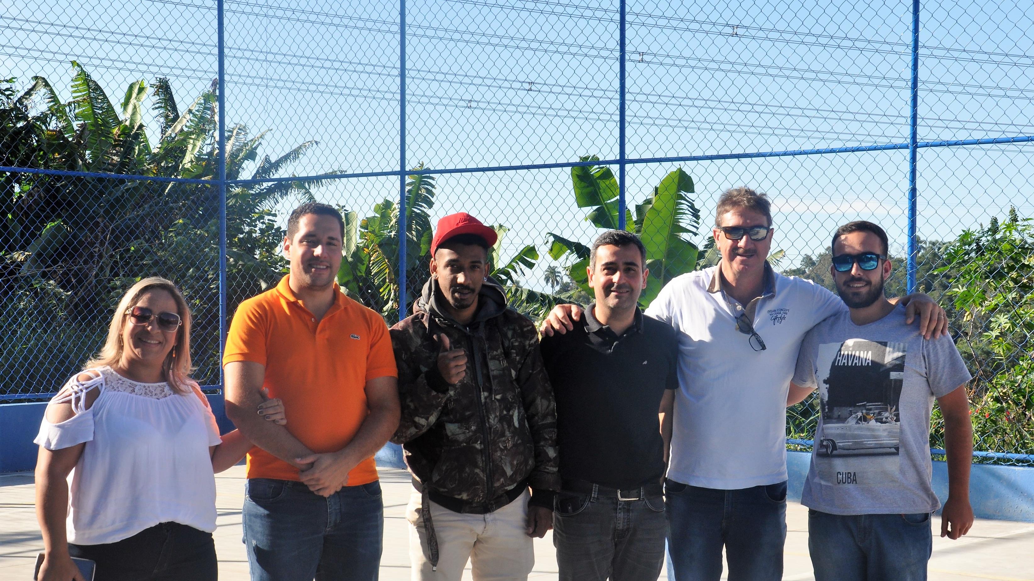 Cris do Barreto e Rafael Laranjeira visitam nova quadra da Vila Pilar