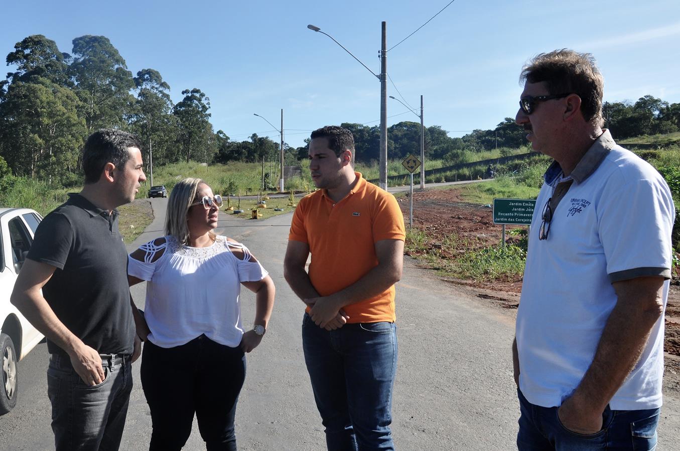 Cris do Barreto e Rafael Laranjeira reivindicam melhorias na avenida Costa e Costa no Jardim Emília