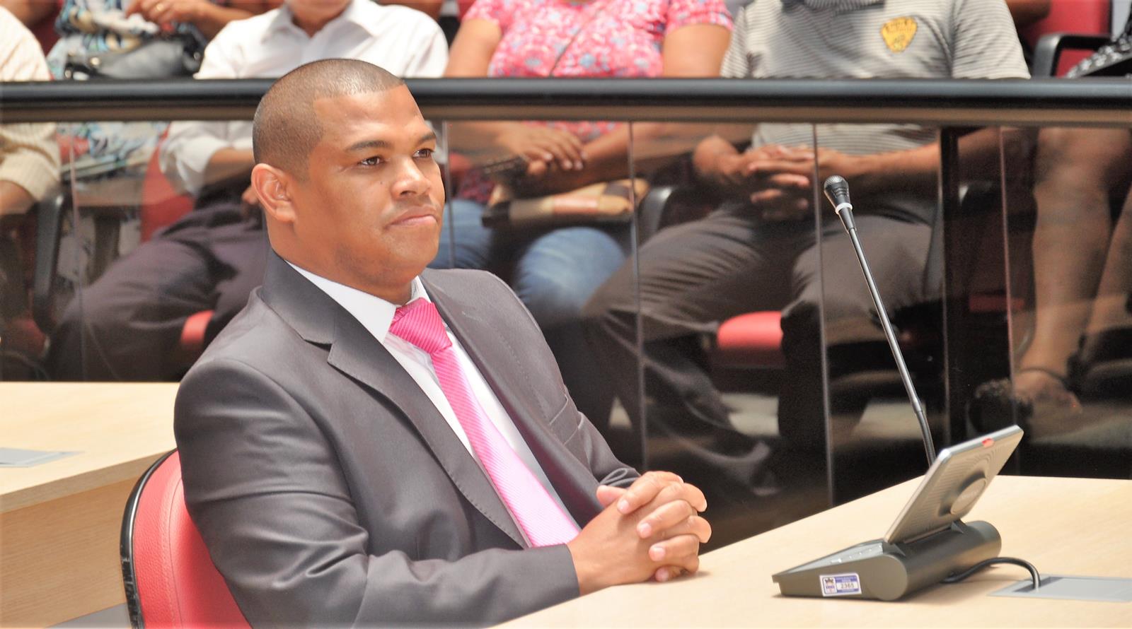 Projeto de Pastor Edimar de Jesus exige destaque em data de validade de produtos