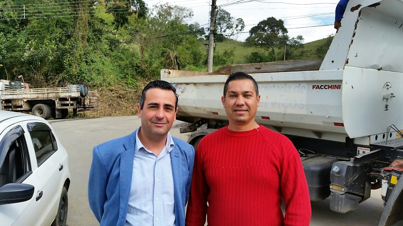 Rogério da Padaria acompanha mutirão no bairro Vicente Matheus