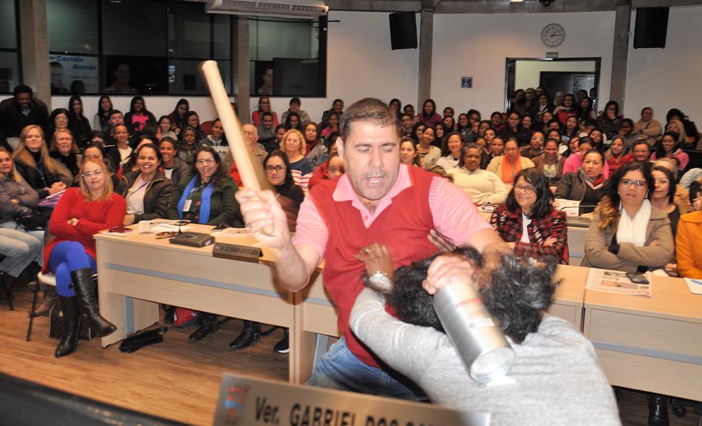Júri simulado desperta reflexões sobre violência doméstica