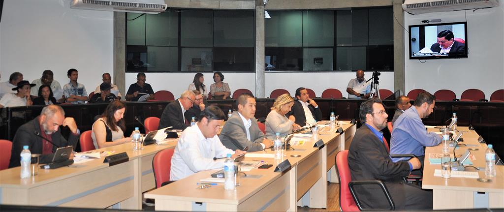 Com uma emenda, projeto do ISS passa em segunda discussão e votação