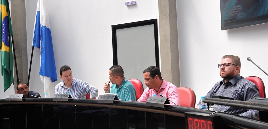 Mesmo depois de sabatina com secretário, vereadores não poupam críticas à Educação