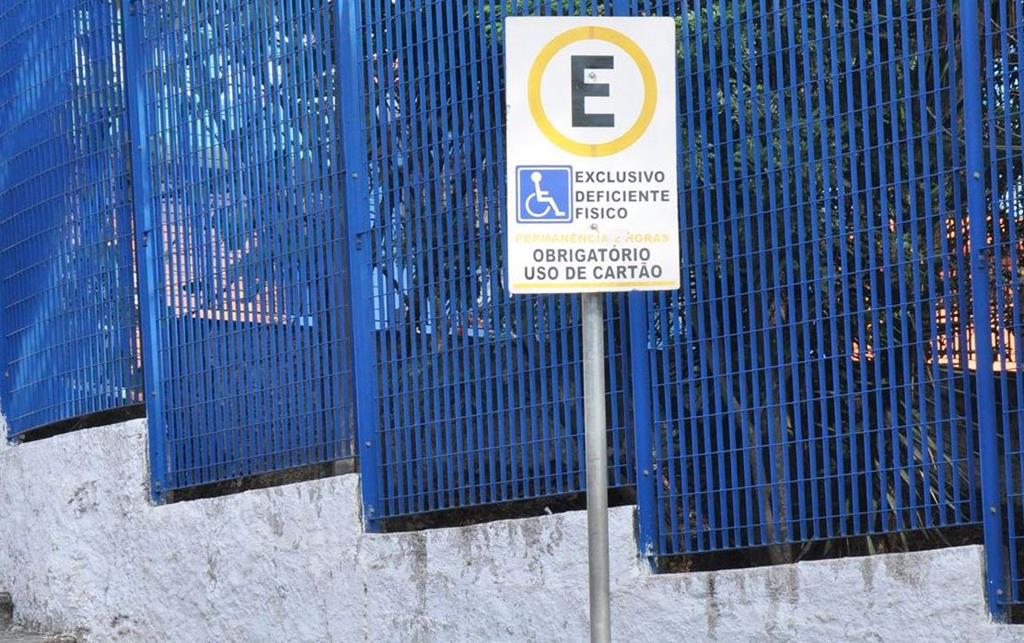 Uso gratuito da Zona Azul por idosos e deficientes terá tempo limitado e restrição a vagas reservadas